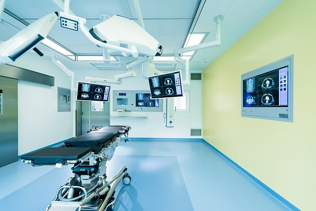 In order to be able to transmit video data both within and beyond the operating room using the same standardized network technology, EIZO has developed its own video-over-IP solution that can be incorporated into the Caliop control software for integrated ORs.